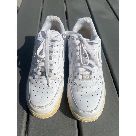 Nike Air Force One Men Low White Sneakers Size 8.5 - Picture 1 of 7